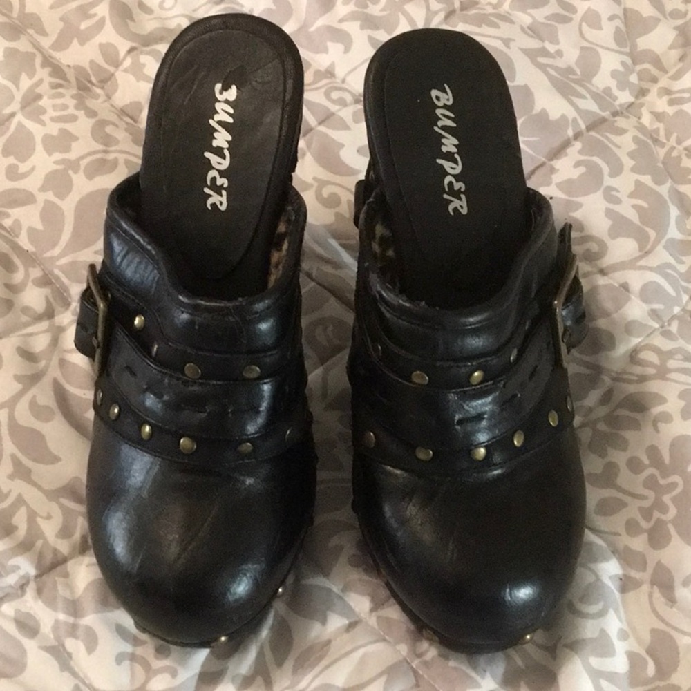 Bumper studded black clogs 6.5